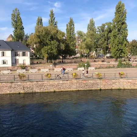 Au Bord De L'eau Lägenhet