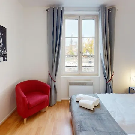 Au Bord De L'eau Apartment