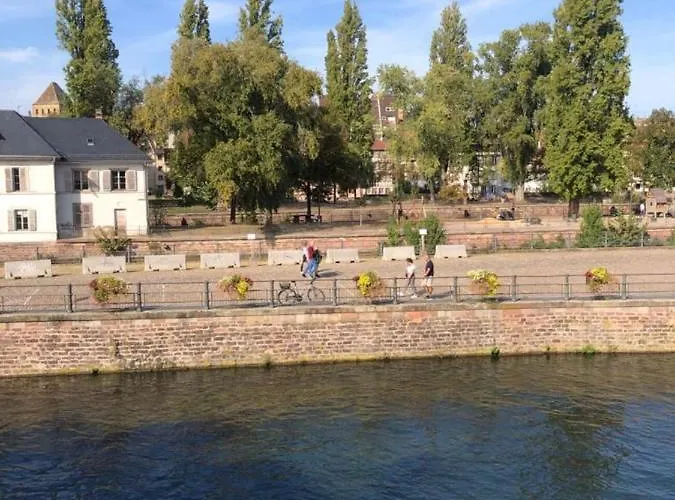 Au Bord De L'eau 아파트